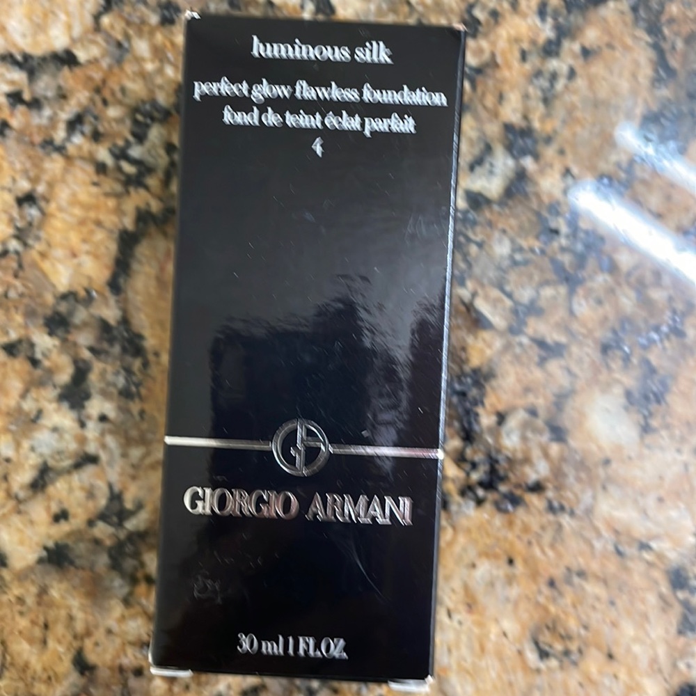 Giorgio Armani luminous silk foundation in color 4